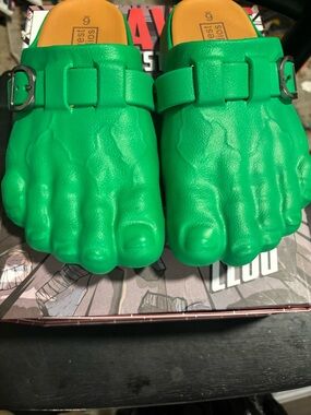 🐺🔥Bravest Studios  Sculpted Buckle Slide Sandals for Men Awesome hulk shoes!🔥🐺